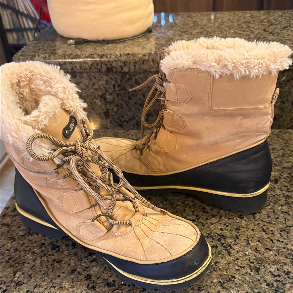 JBU Tan and Black Winter Boots - Picture 5 of 7
